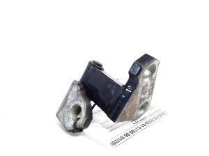 LEXUS GS (2005–2011) Front door lower hinge 68730-30180 - 2