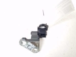 LEXUS GS (2005–2011) Front door lower hinge 68740-30080 - 2