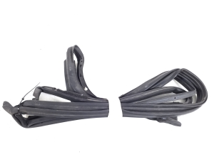   Rear side door seal  - 67871-30290 