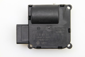 AUDI A6 ALLROAD C6 (2004–2011) Salongi soojenduse klapi mootor 4F0820511A - 3