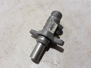  Master cylinder 