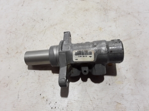  Master cylinder 