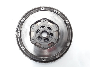  Clutch flywheel 