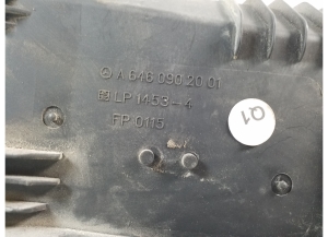 Mercedes Benz C-Class 204 (2007–2014) Luftfiltergehäuse A6460902001 - 3