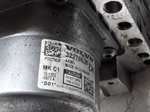 VOLVO XC60 (2017–2026) ABS unit 32279538 - 2