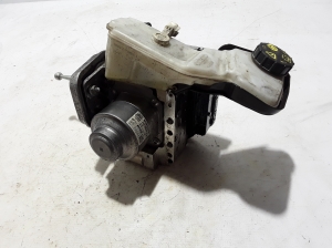 VOLVO XC60 (2017–2026) ABS unit 32279538 - 3
