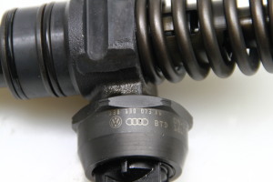  Fuel injector 