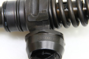  Fuel injector 