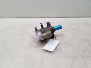  Master cylinder 
