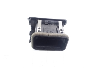  Interior panel ventilation grilles 
