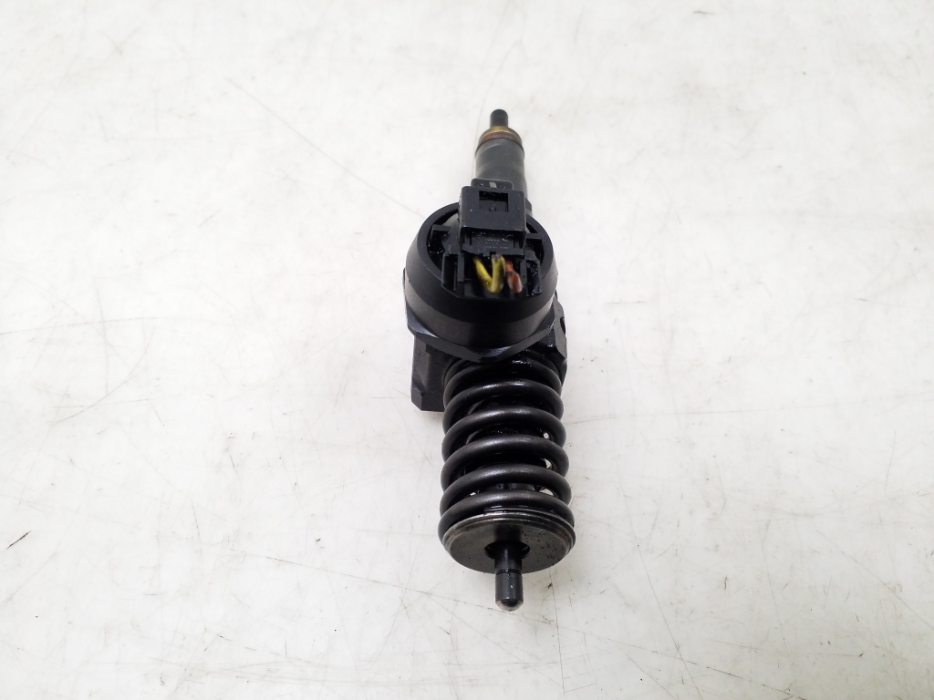 Used AUDI A3 Fuel injector 038130073AR