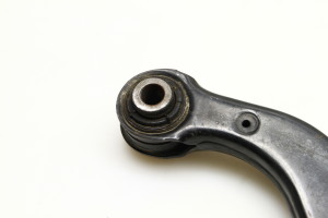 Volkswagen Golf VII (2012–2026) Tagumine õõtshoob 5Q0505323D - 5