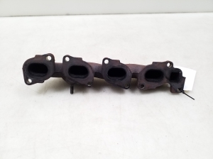  Exhaust manifold 