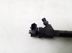  Fuel injector 