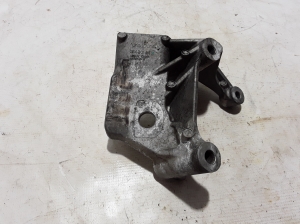  Engine holder 