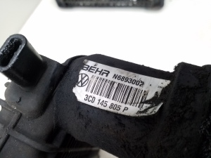 Volkswagen Tiguan (2007–2016) Vahejahuti radiaator 3C0145805P - 4