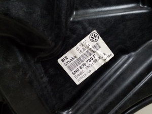 Volkswagen Tiguan (2007–2016) Aizmugurējo sānu durvju logu pacēlājs un tā detaļas - 2
