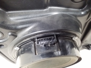 Volkswagen Tiguan (2007–2016) Aizmugurējo sānu durvju logu pacēlājs un tā detaļas - 3