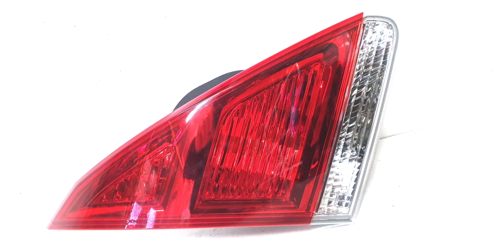  Rear corner lamp and its details 