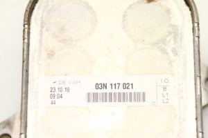 Volkswagen Passat B8 (2014–2023) Ölkühler 03N117021 - 2