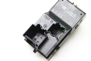Opel Astra J (2009–2017) Rear side door window switch 13301886 - 3