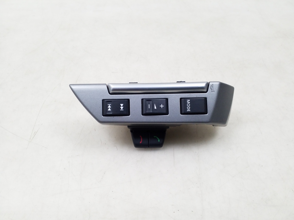 LAND ROVER Range Rover Sport 1 generation (2005-2013) Steering wheel buttons / switches 8H2213D767CA 25070400