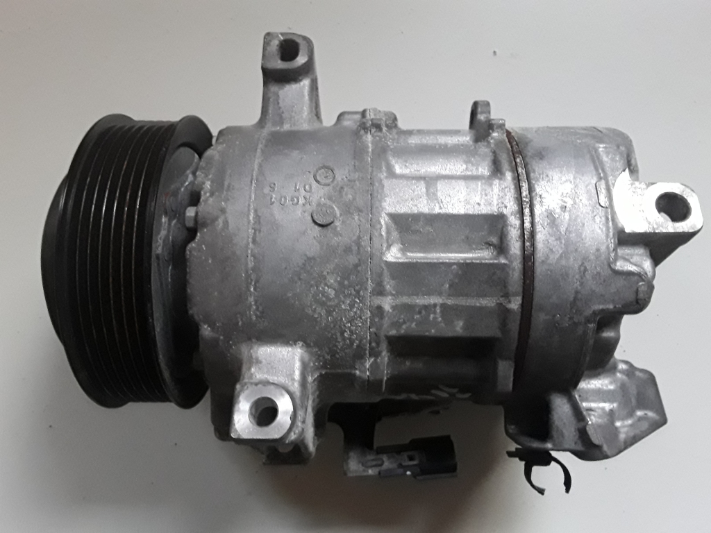 Used RENAULT Kadjar Air conditioner compressor 926004EB0A