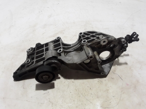 Volkswagen Tiguan (2007–2016) Generaatori kinnitus 03L903139 - 3