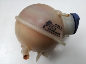 Ausgleichsbehälter - YM218K218AB