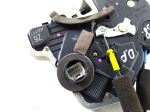 LEXUS RX (2003–2009) Priekšējo durvju slēdzene 69030-33251 - 3