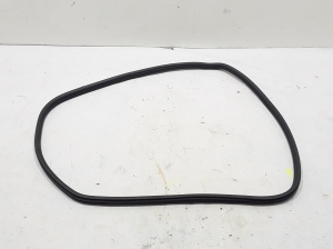   Caoutchouc d’étanchéité de porte latérale arrière sur la carrosserie  - 7258330 