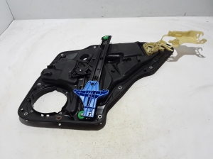 Volkswagen Tiguan (2007–2016) Aizmugurējo durvju logu pacēlājs 5N0839729 - 2