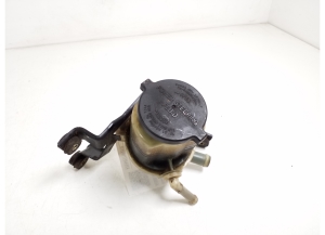   Tank power steering pump 