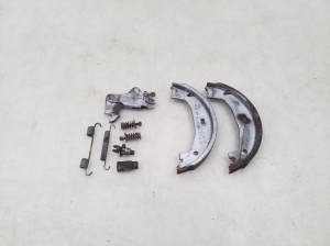 Parking brake shoes - 