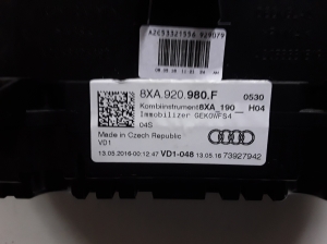 AUDI A1 8X (2010–2018) Näidikuplokk 8XA920980F - 3