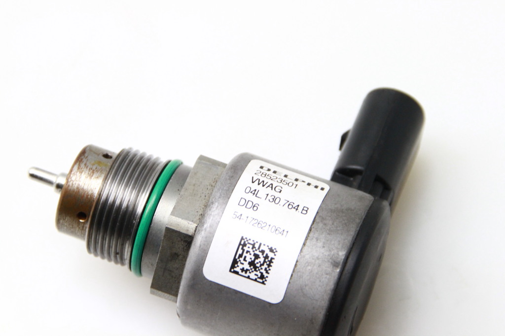 Used Skoda Octavia High pressure fuel line sensor 04L130764B