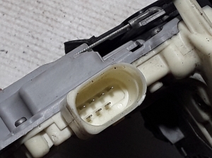 Volkswagen Tiguan (2007–2016) Front door lock 3C1837016A - 4
