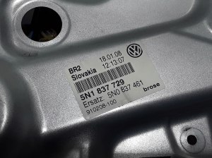 Volkswagen Tiguan (2007–2016) Priekšējo durvju logu pacēlājs 5N1837729 - 3