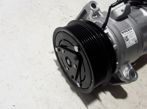  Air conditioner compressor 