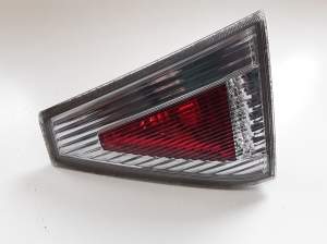Tail light on trunk lid - 23620026