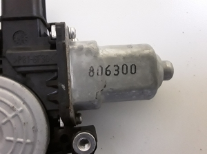 Subaru Impreza (2007–2012) Priekšējo durvju logu pacēlājs un tā daļas 806300 - 3