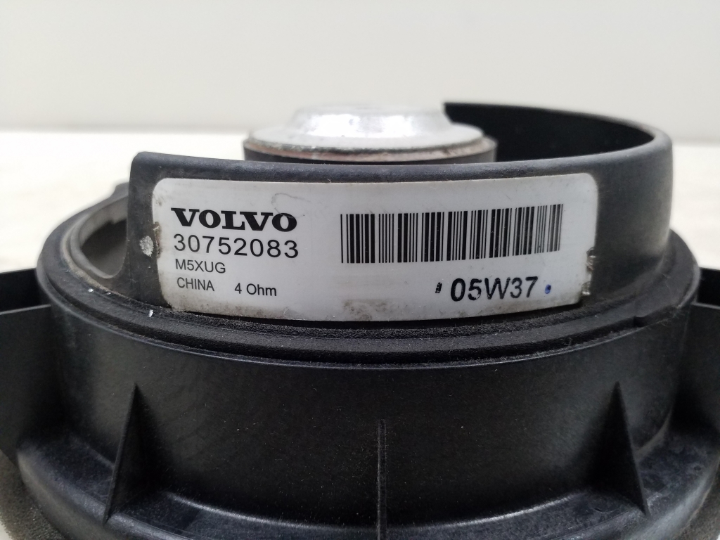 VOLVO V50 1 generation (2003-2012) Caisson de basses 30752083 25070812
