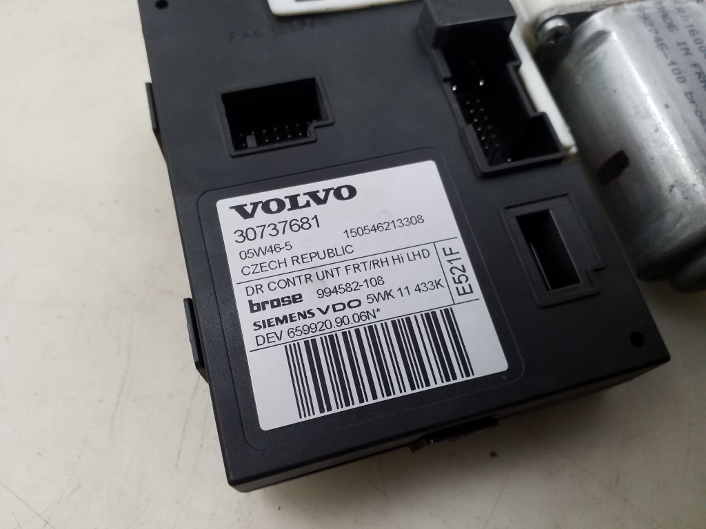 VOLVO V50 1 generation (2003-2012) Front Right Door Window Control Motor 30737681 25070806