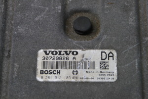 VOLVO V70 II (2000–2007) Motorsteuergerät 30729826A - 3