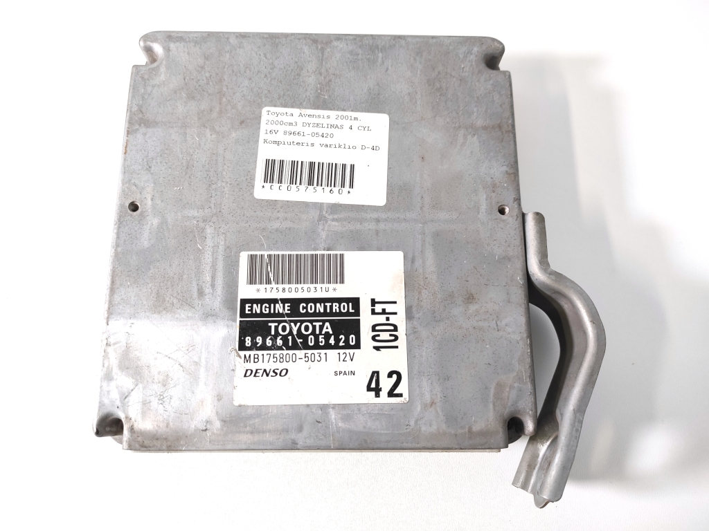 TOYOTA Avensis 1 generation (1997-2003) Variklio kompiuteris 89661-05420 21043046