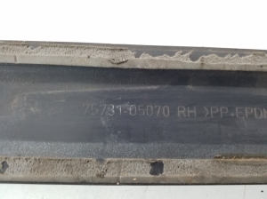 TOYOTA Avensis T22 (1997–2003) Esiukse liist 75731-05070 - 3