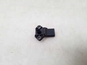 Volkswagen Tiguan (2007–2016) Intercooler sensor 038906051C - 2