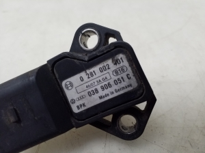 Volkswagen Tiguan (2007–2016) Intercooler sensor 038906051C - 3