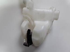  Windscreen washer tank front 