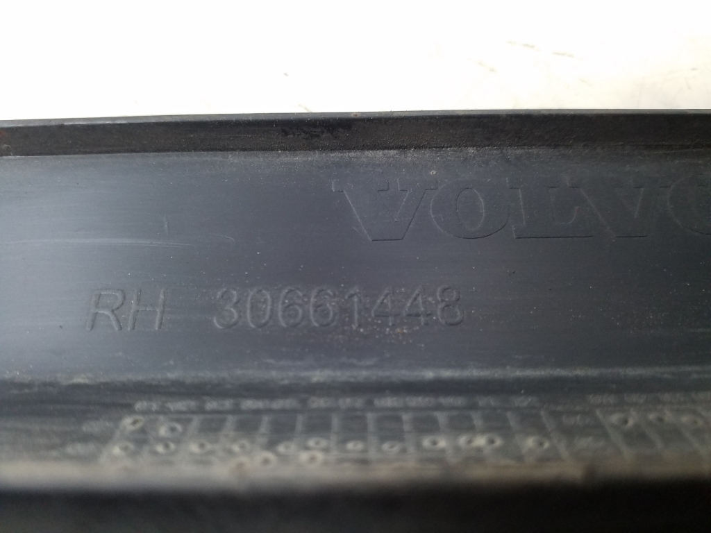 VOLVO V50 1 generation (2003-2012) Front Right Door Molding 30661448 25071514